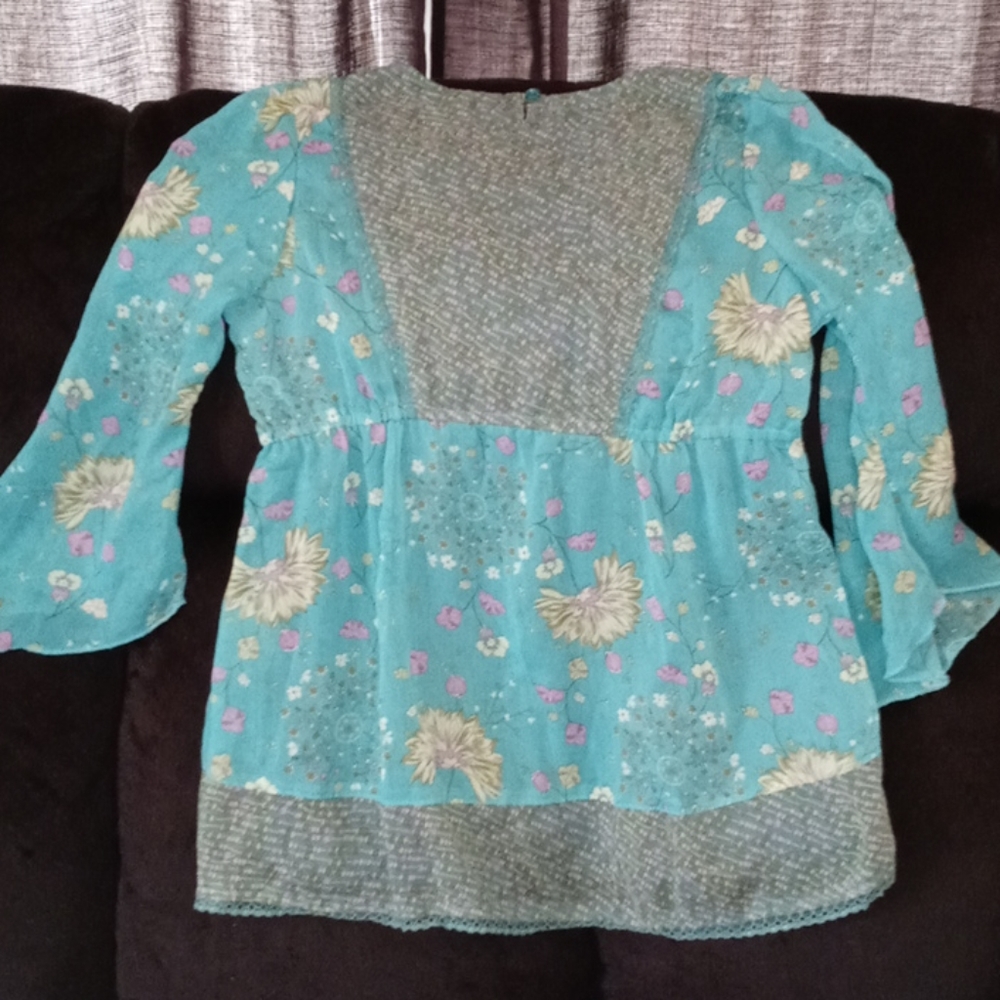 💙🩷💛MARY-KATE AND ASHLEY BLOUSE💙🩷💛 - Picture 3 of 4